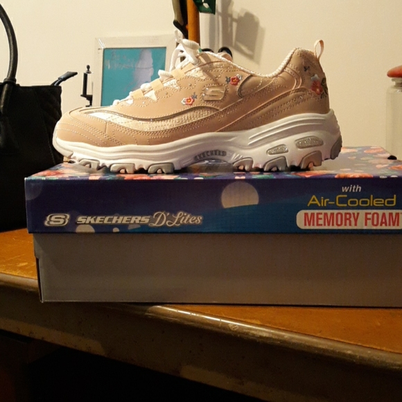 Skechers Shoes - Sketchers